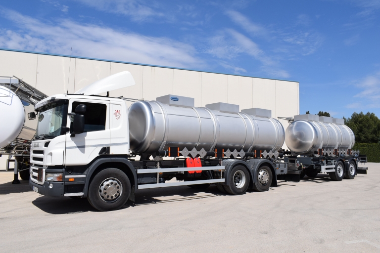 Tanker truck and trailer